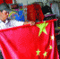 安徽石台六旬老人坚持每天在自家门前升国旗 11年如一日 - News.Hefei.Cc