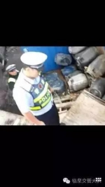 临泉男子酒后驾驶看到交警下车逃跑 被民警堵在一死胡同内（图） - News.Hefei.Cc