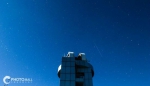 ↑12月14日，一颗流星划过河北国家天文台兴隆观测站的夜空。CICPHOTO/李忠泽 摄 - 安徽网络电视台