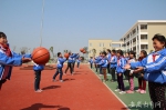 蒙城县庄周龙王庙小学的孩子们在新建校园里玩耍_副本.jpg - 教育厅