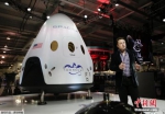 资料图：SpaceX公司首席执行官在介绍“龙”载人飞船。 - 安徽经济新闻网