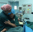 8旬老人术前吓哭 “90”后女护士抱着她做完手术 - 安徽网络电视台