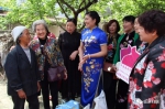 临泉县妇联带领县旗袍文化协会走访慰问贫困户 - 妇联