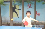 短发女孩在打乒乓球 中国青年网通讯员 贾子婧 摄 - 安徽新闻网