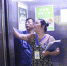 1社区安监办工作人员与物业工作人员检查电梯内三方对讲.jpg - 安徽经济新闻网