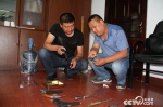 朱振龙同志在侦破金哲犯罪团伙中缴获的枪支及管制刀具 - 安徽经济新闻网