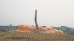 芜湖：48米高“地标”烟囱成功爆破 - 安徽网络电视台