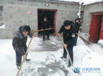 雨雪冰冻天气中的清理积雪 - 安徽新闻网