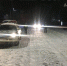 雪夜里小货车上坡受困 六安民警及时救助保平安 - 安徽新闻网