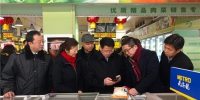 杨光荣副省长检查调研节前市场和食药安全监管工作 - 食品药品监管局