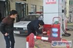 民警检查消防器材 - 安徽新闻网