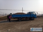 装满3吨砂石的卡车为平整道路做准备 - 安徽新闻网