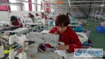 扶贫车间，缝纫女工工作台 - 安徽新闻网