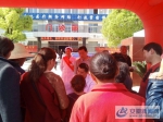滁州市定远县炉桥镇组织人员街头推进集中宣传月活动 - 安徽新闻网
