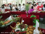 安医大食堂举行母亲节美食鉴赏会 学子寻觅“妈妈的味道” - 安徽网络电视台