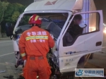 宿州：厢式货车撞上围栏司机被困 消防迅速前往施救 - 安徽新闻网