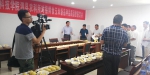 我校与泗县农科所对接鲜食玉米新组合品质品尝鉴定会 - 安徽科技学院