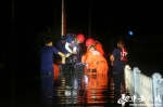 洪水肆虐 宁国多部门3小时安全转移9名受困群众 - 中安在线