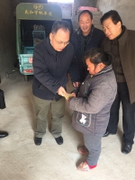 省残联副巡视员汪兴华一行到阜阳市颍泉区闻集镇刘伏庄村走访慰问残疾人家庭 - 残疾人联合会