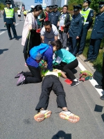 马拉松赛选手心脏骤停 我校职工紧急抢救 - 安徽医科大学