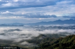 ↑2017年7月4日拍摄的安徽休宁齐云山云海美景。CICPHOTO/王运选 摄 - 安徽网络电视台