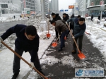 1月8日，中国邮政集团公司蚌埠市邮政公司积极开展“抗击风雪确保邮政畅通”工作，组织党员、团员青年和邮政志愿者来到蚌埠市积雪严重、路滑难行的街头、马路，义务清理积雪，铲除路面结冰，保障了市民安全出行。 - 安徽新闻网